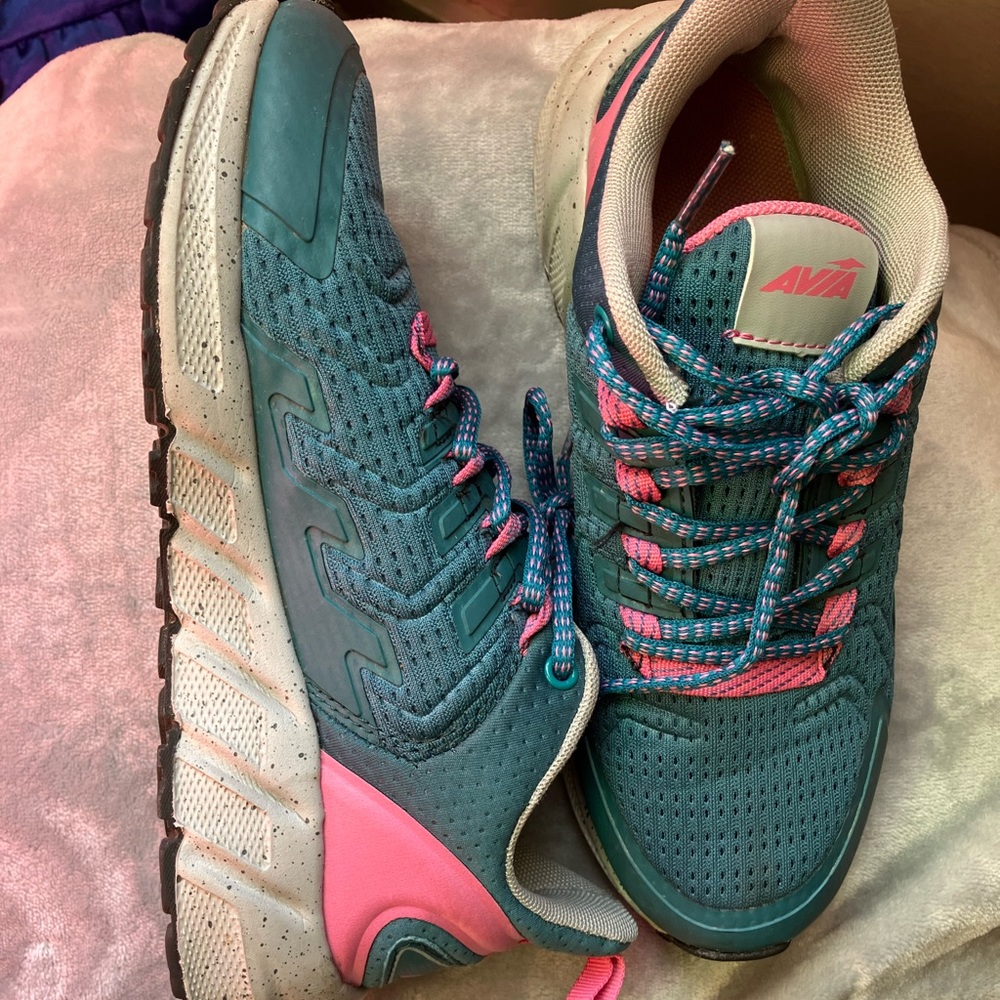 Women’s Pink and Turquoise AVIA size 6 1/2